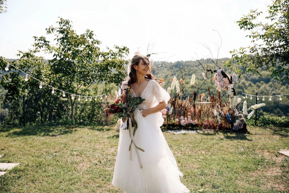 Весільня сукня.    .