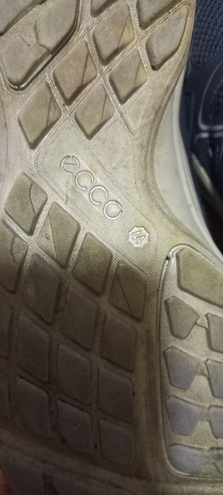 Продам Кроссовки ecco.