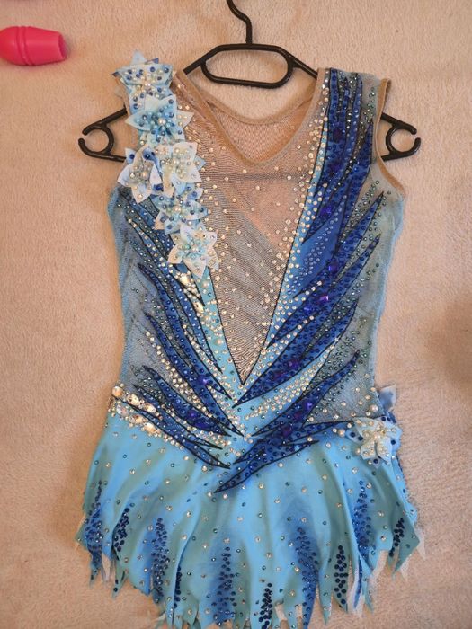 Ціну знижено!Неймовірний гімнастичний купальник 10-12 років.