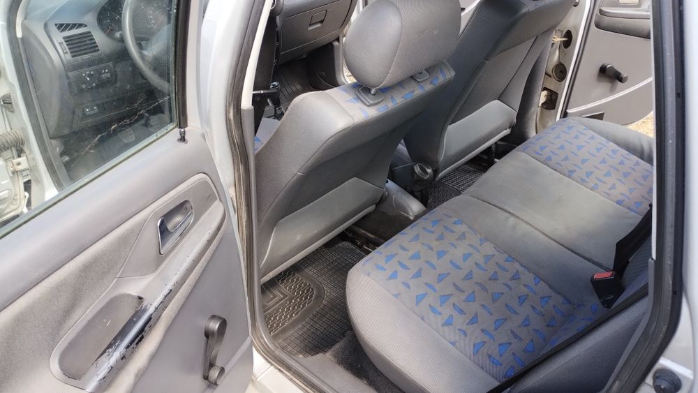 Seat Cordoba 2002 photo 4