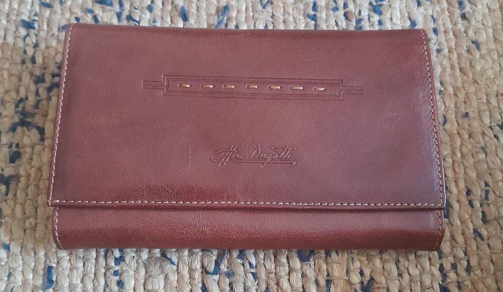 Carteira em pele nova Bugatti