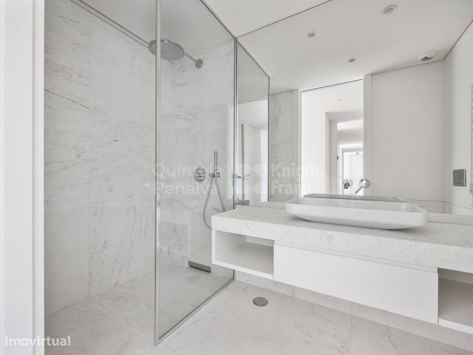 Apartamento T2 em condomínio com piscina em Campolide