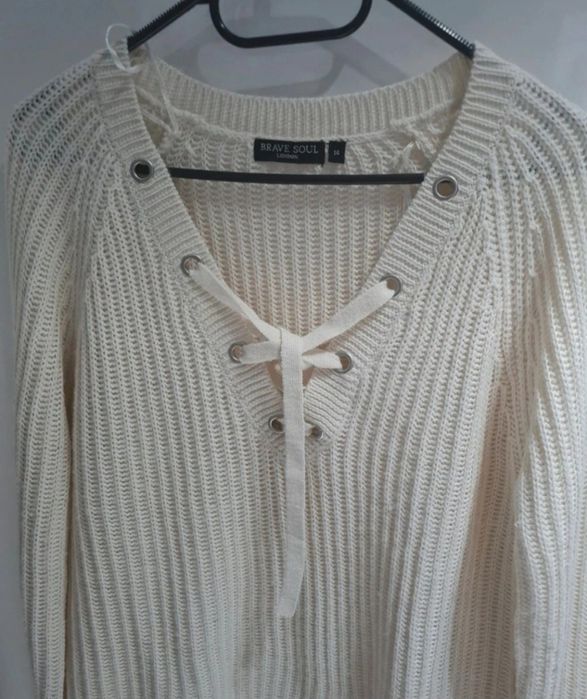 Piękny sexy sweterek dekolt wycięcie sznurowany długi rękaw