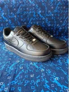 Klasyczne Nike-Air-Force-1-Black R.42