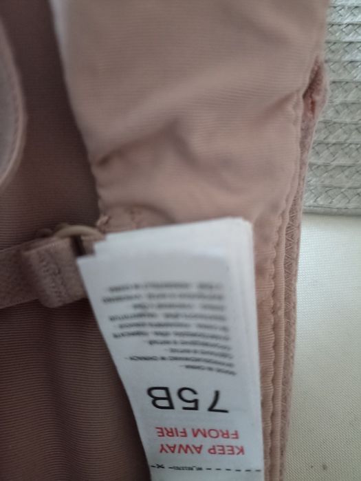 Stanik , biustonosz 75B Reserved