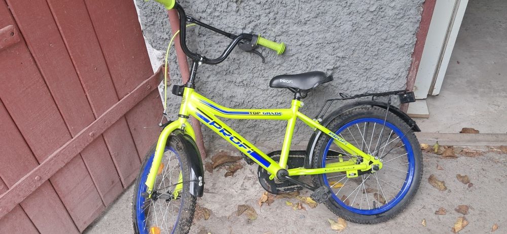 Продаєця велосипед  новий стоїть в гаражі без толку