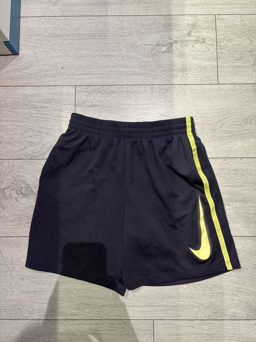 Chłopięce spodenki nike 146 152