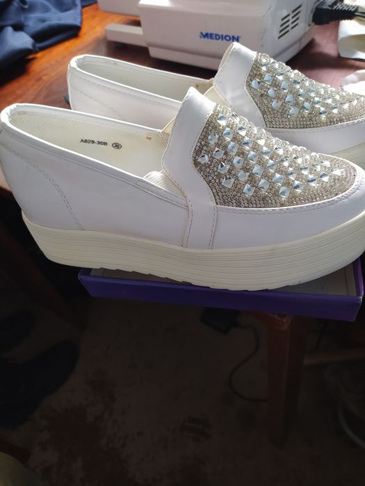 кроси, кеди,мокасини