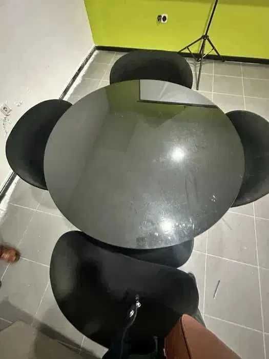 Conjunto mesa e 4 cadeiras