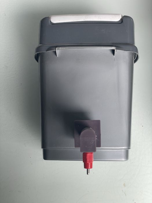 Поїлка ніпельна для кролів та птиці