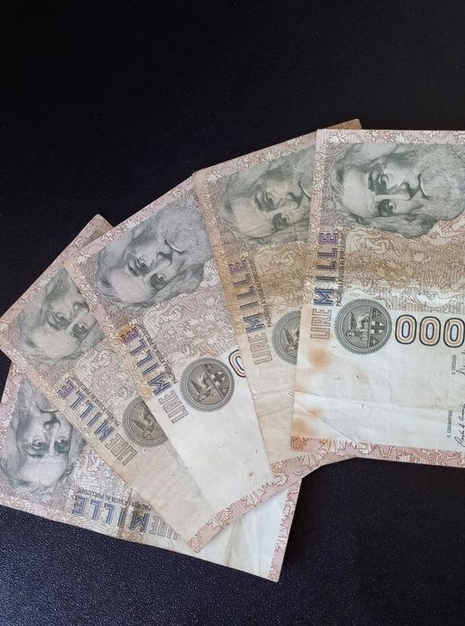 Cinco notas de mil liras italianas (Janeiro 1982)