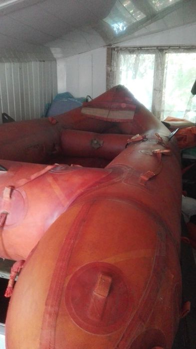 Ponton przystosowany do żagli