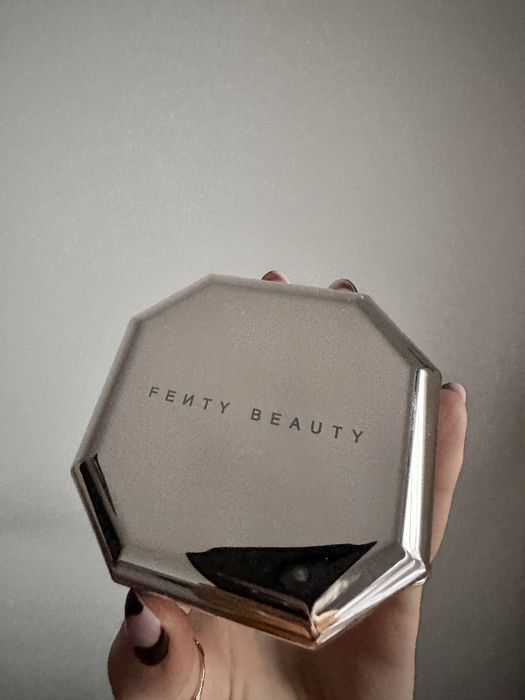 Fenty Beauty Set It Down puder do twarzy