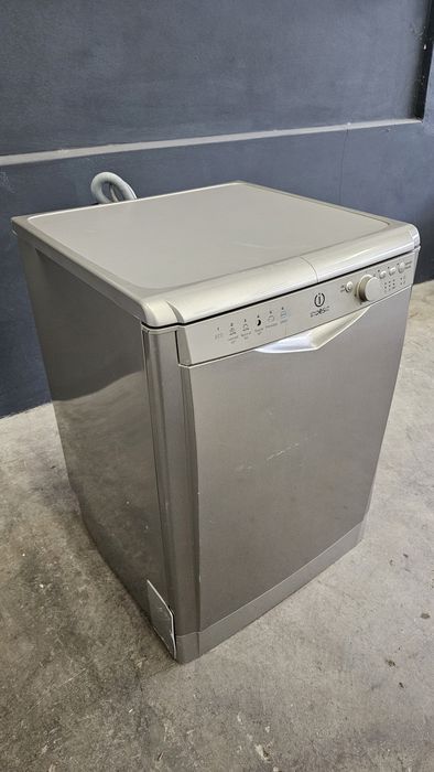 Maquina de lavar loiça INDESIT