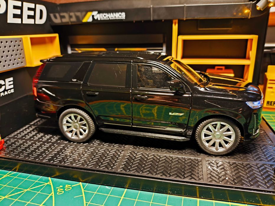 Model autka Cadillac Escalade skala 1:24