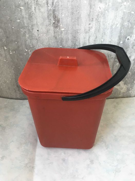 ведро мусорное пластиковое новое  13л