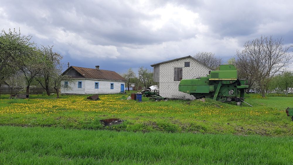 Будинок м.Корець. 74соти землі..