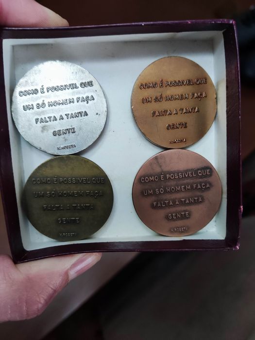 Medalhas comemorativas Francisco Sá Carneiro