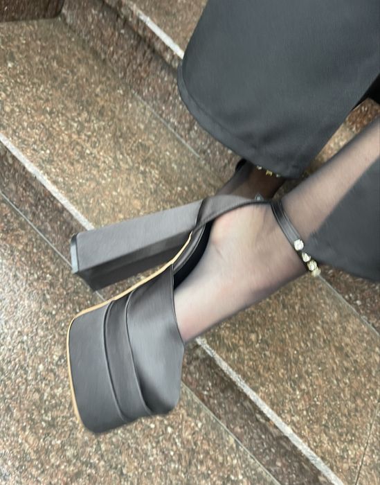 Туфлі у стилі Bratz або Versace