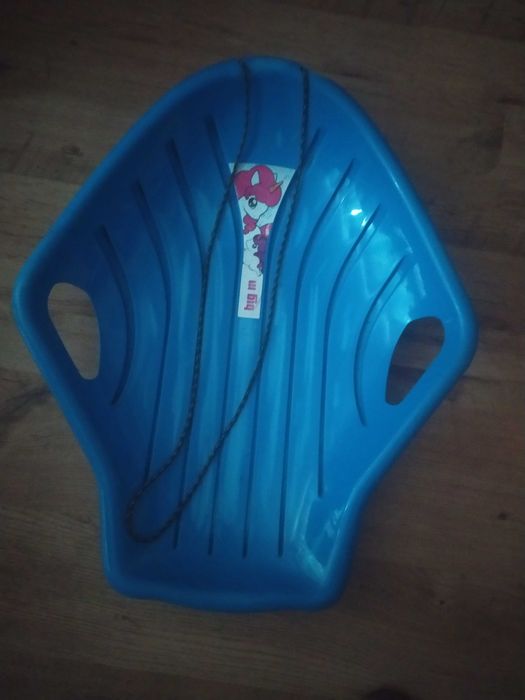 Duże sanki dziecięce typu muszla