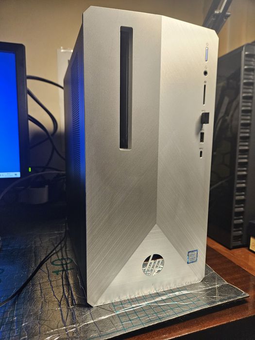 HP Pavilion 595-p0001np i5-8400 8GB .SSD 120gb . HDD GTX1030