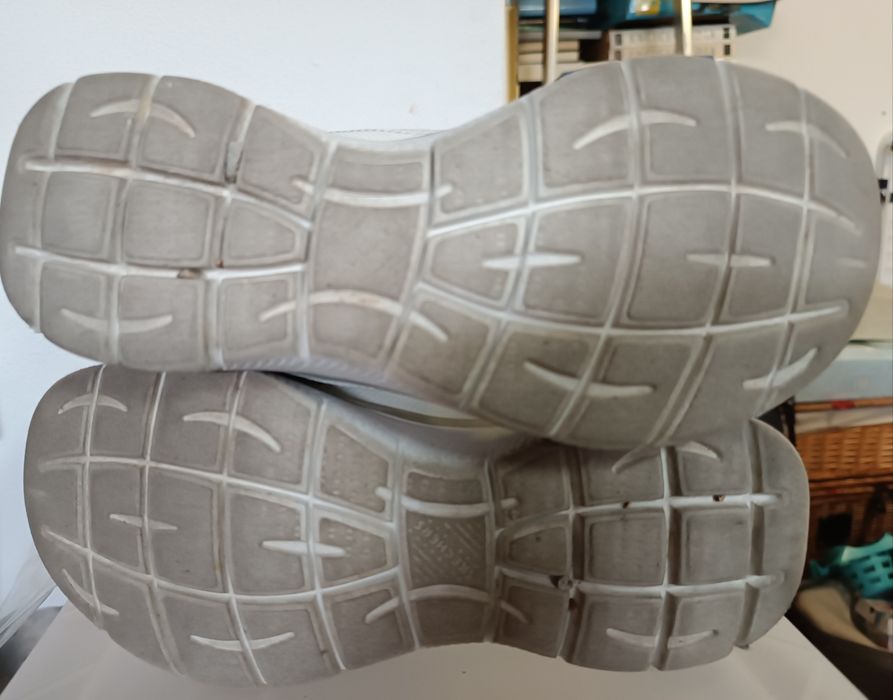 Tênis skechers brancos