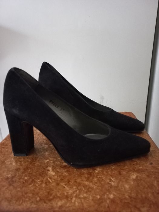 Sapatos novos em camurça preta Charles