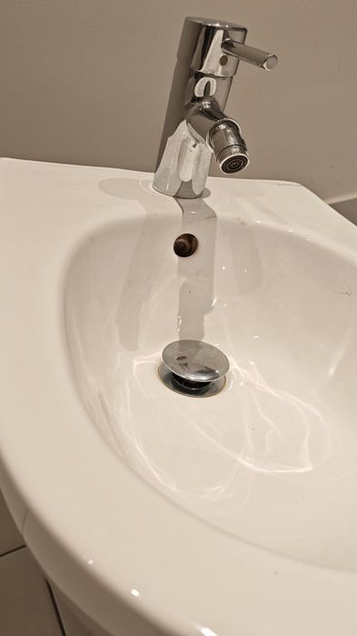 Bidé suspenso Valadares + Torneira Grohe