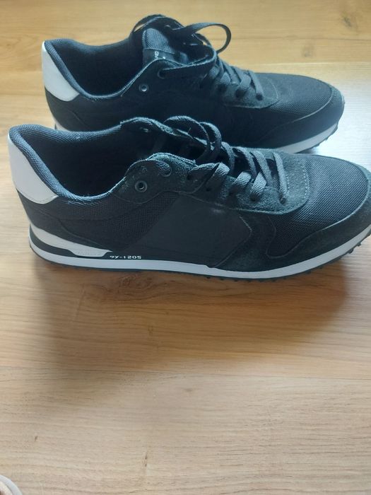 Buty House sneakersy czarne jak nowe