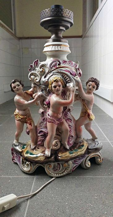 Candeeiro de Mesa em Porcelana (antiguidade)