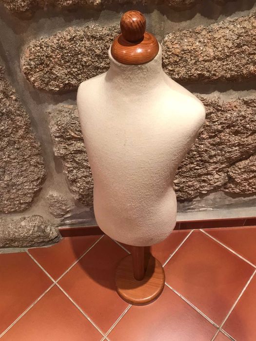 Busto criança sem cabeça