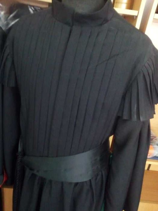 Capas de escrivão, Togas, Becas, Chapéu académico...