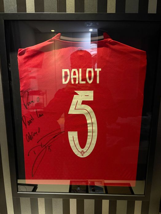Camisola Dalot autografada