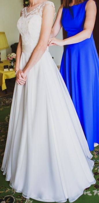 Suknia ślubna z koronką -litera A