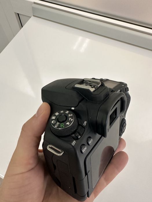 Canon EOS 90D фотоапарат у чудовому стані з повним комплектом