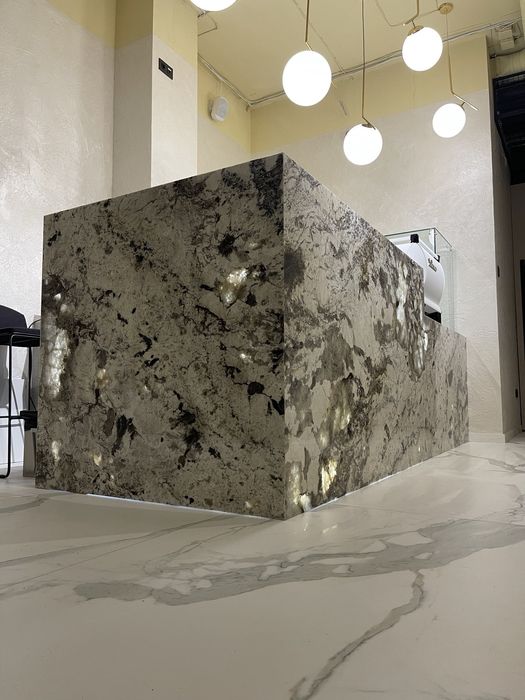 Изготовление мебели из камня .оникс кварцит