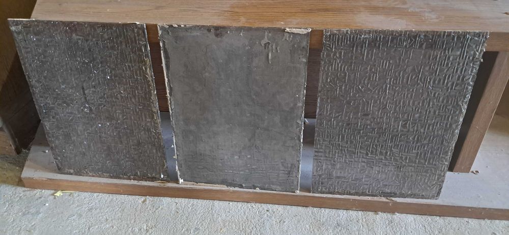 Trzy szyby Każda po 37x27 cm.