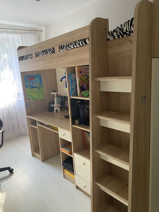 Ліжко Юніт,стіл,шафа,матрац.Хороший стан.
