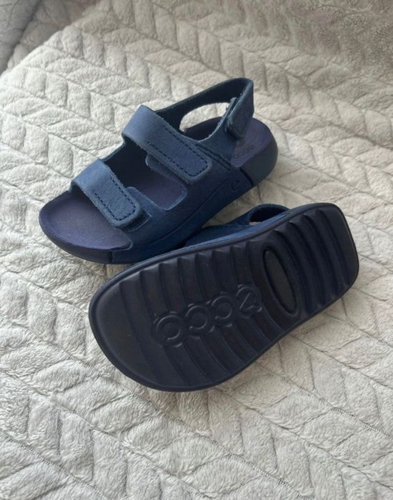 Sandálias para criança.