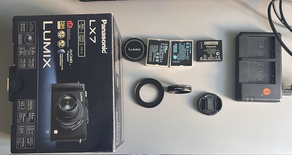 Panasonic DMC LX7 com DMW LVF2 e vários acessórios