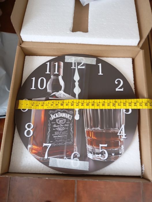 Vários relógios de parede Jack Daniels
