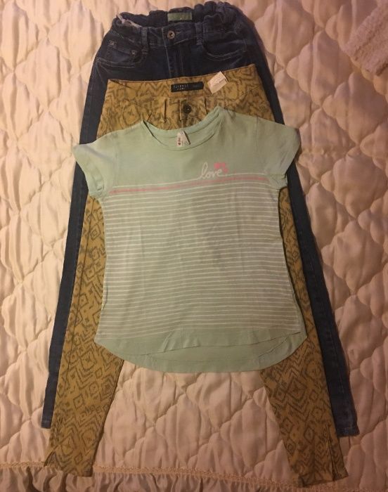 Conjunto dois pares de calças e uma t-shirt