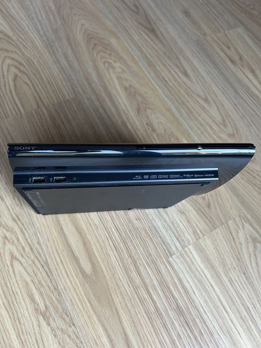 PlayStation 3 super slim com comandos e jogos