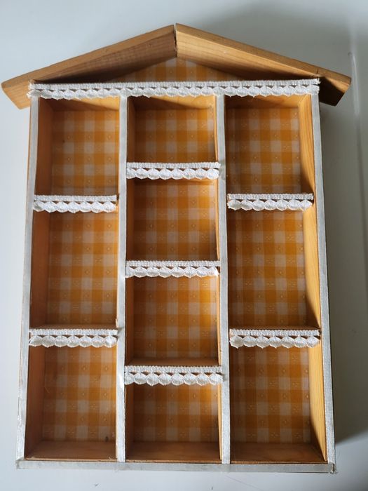 Półka domek na gadżety dekoracje