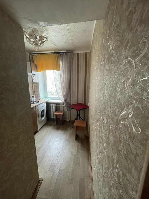 Сдам гостинку в районе большой Таврии, до лета