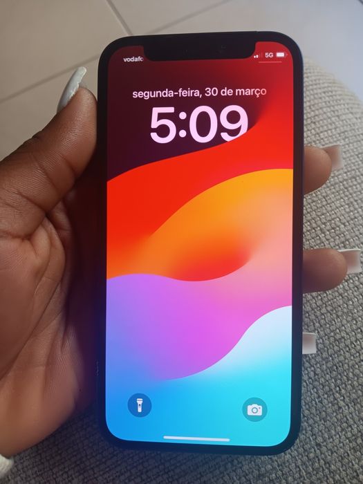 Vendo iPhone 12 mini em excelente estado 
100% funcional
Bateria a 8