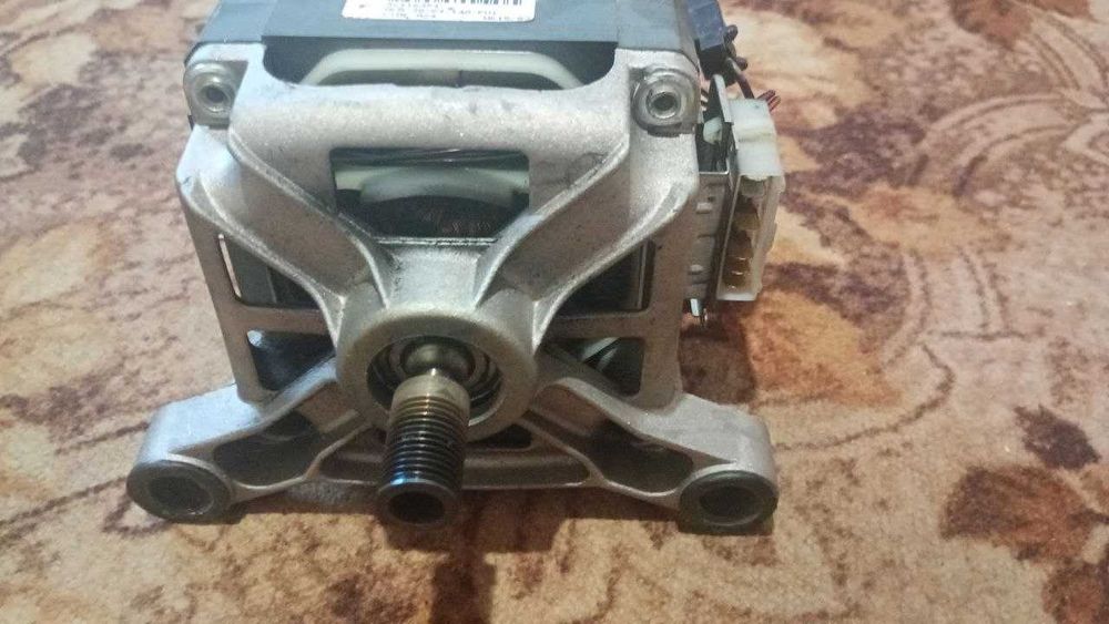 Двигун для пральної машини ARISTON та INDESIT