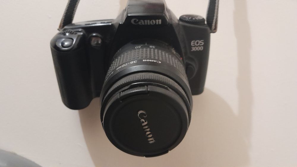 Máquina fotográfica de rolo, Canon, em perfeitas condições.