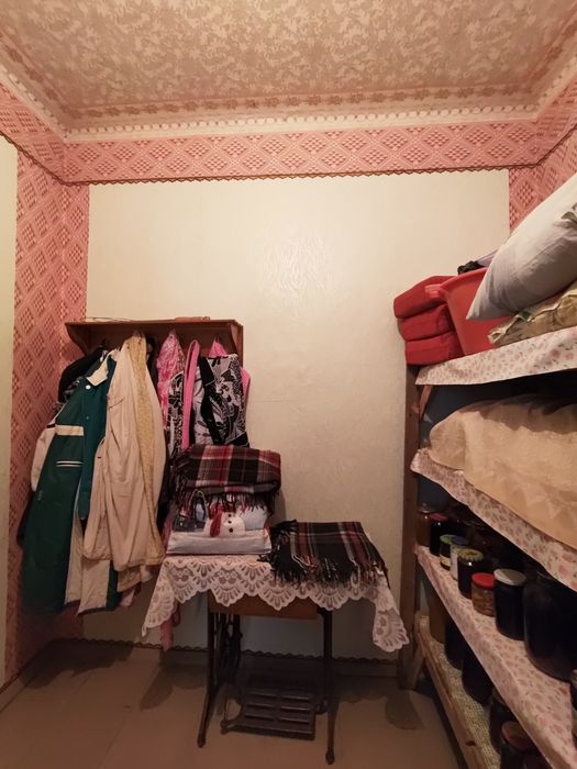 Продається 1/2 будинку,виведена в окреме домоволодіння,в с.Плесецьке