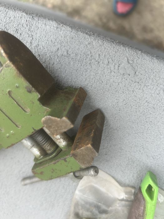 Тиски маленькі бу